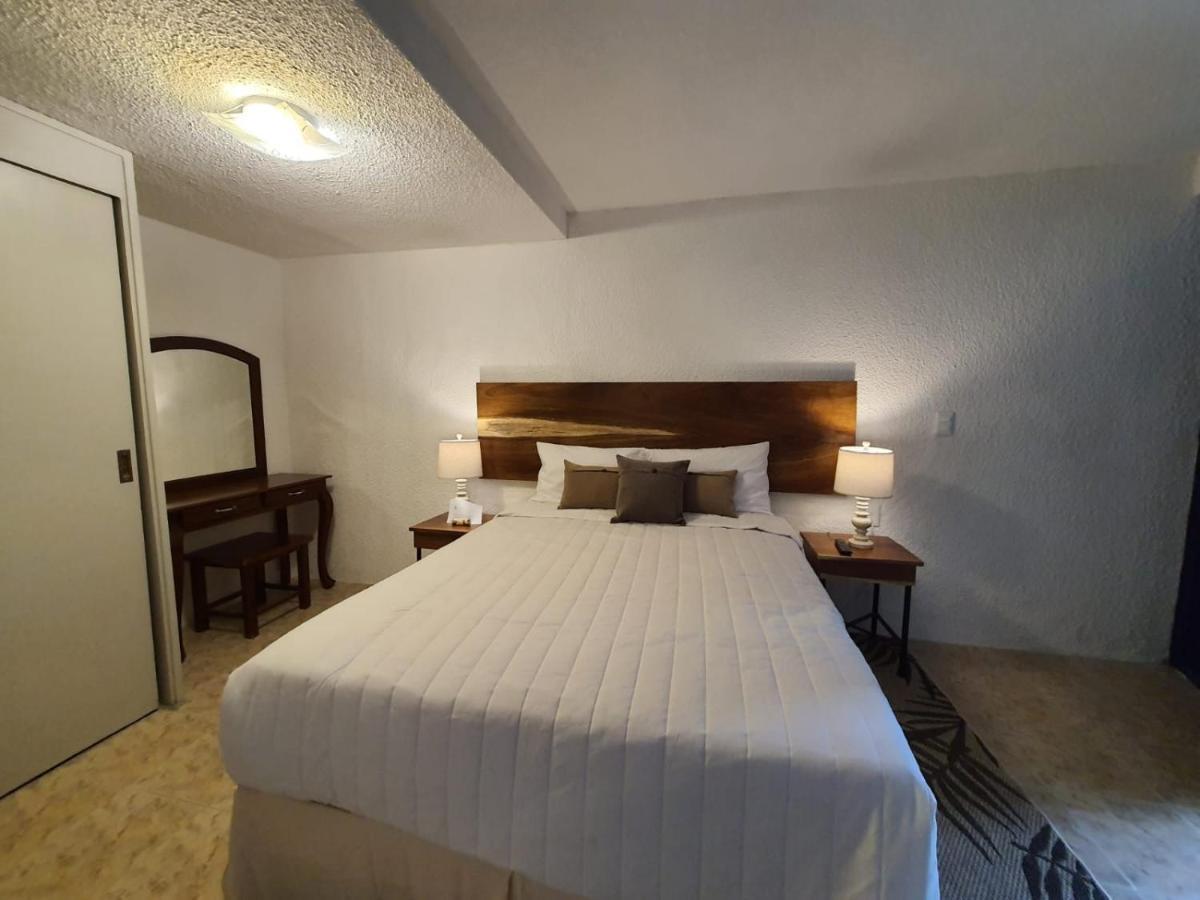 Hotel Posada Santa Fe Гвадалахара Экстерьер фото